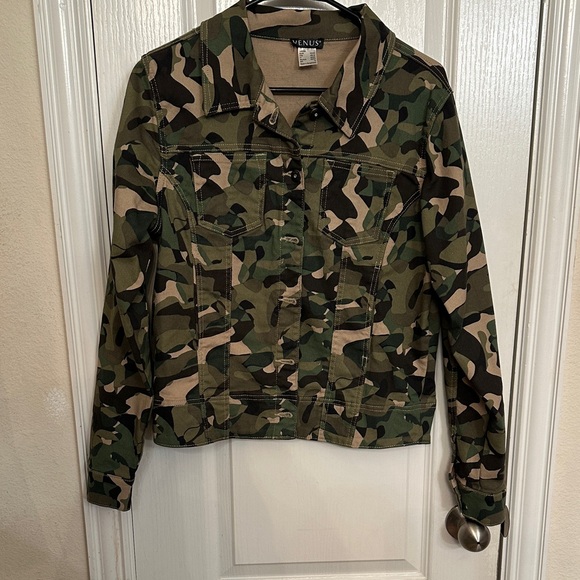 VENUS Jackets & Blazers - VENUS Green and Tan Camouflage Jacket
